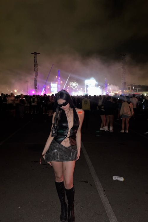 24 Damn Hot Carnival Outfits That Are Bold, Colorful, and Made to Stand Out in the Crowd 24 Damn Hot Carnival Outfits That Are Bold, Colorful, and Made to Stand Out in the Crowd