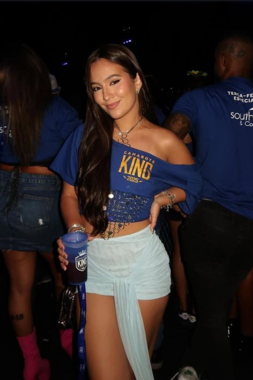 24 Damn Hot Carnival Outfits That Are Bold, Colorful, and Made to Stand Out in the Crowd 24 Damn Hot Carnival Outfits That Are Bold, Colorful, and Made to Stand Out in the Crowd