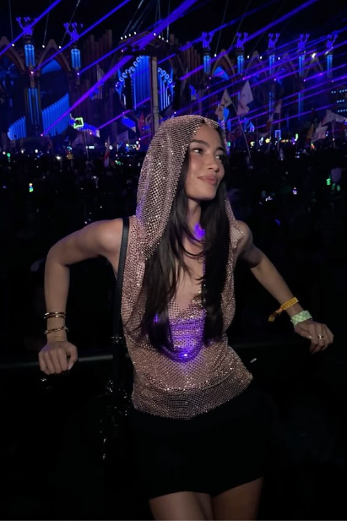 24 Damn Hot Carnival Outfits That Are Bold, Colorful, and Made to Stand Out in the Crowd 24 Damn Hot Carnival Outfits That Are Bold, Colorful, and Made to Stand Out in the Crowd