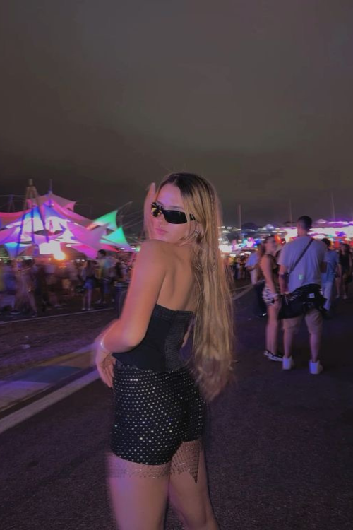 24 Damn Hot Carnival Outfits That Are Bold, Colorful, and Made to Stand Out in the Crowd 24 Damn Hot Carnival Outfits That Are Bold, Colorful, and Made to Stand Out in the Crowd