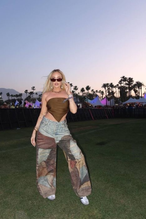 24 Damn Hot Carnival Outfits That Are Bold, Colorful, and Made to Stand Out in the Crowd 24 Damn Hot Carnival Outfits That Are Bold, Colorful, and Made to Stand Out in the Crowd