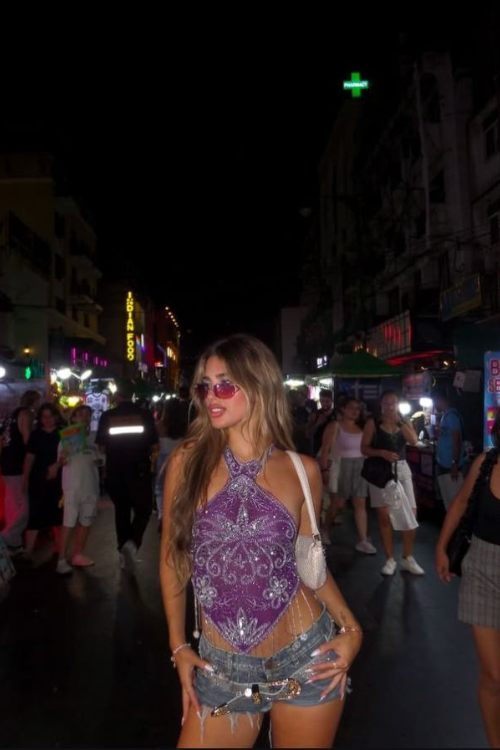 24 Damn Hot Carnival Outfits That Are Bold, Colorful, and Made to Stand Out in the Crowd 24 Damn Hot Carnival Outfits That Are Bold, Colorful, and Made to Stand Out in the Crowd