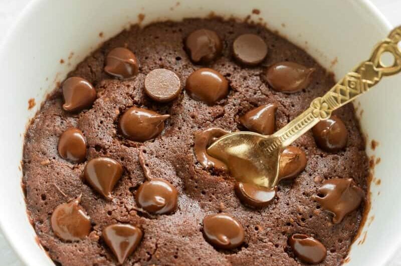 Healthy Chocolate Mug Cake (Under 200 Calories, Ready in 2 Minutes)