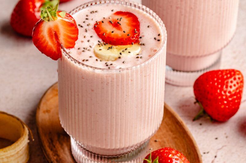 High Protein Strawberry Banana Smoothie (No Protein Powder)