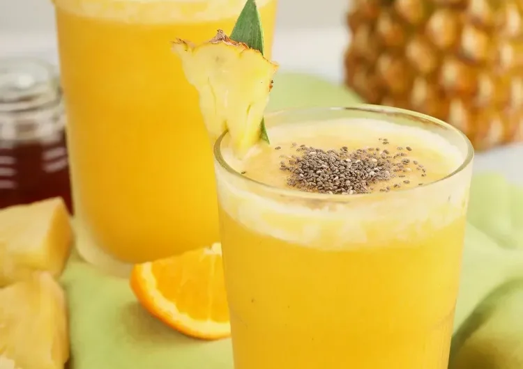 Anti-Bloating Smoothie with Ginger and Pineapple (Flat Belly in a Glass)
