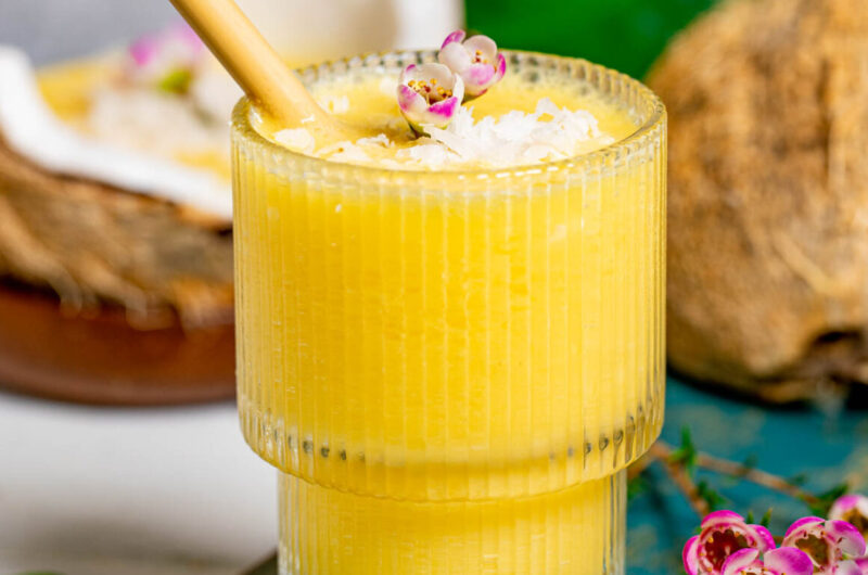 Mango Coconut Smoothie (Creamy Tropical Bliss)
