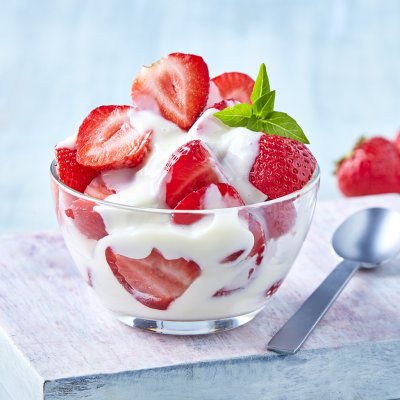 Fresas Con Crema (Mexican Strawberry Cream Dessert Ready in 5 Minutes)
